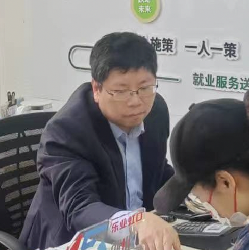 施宏